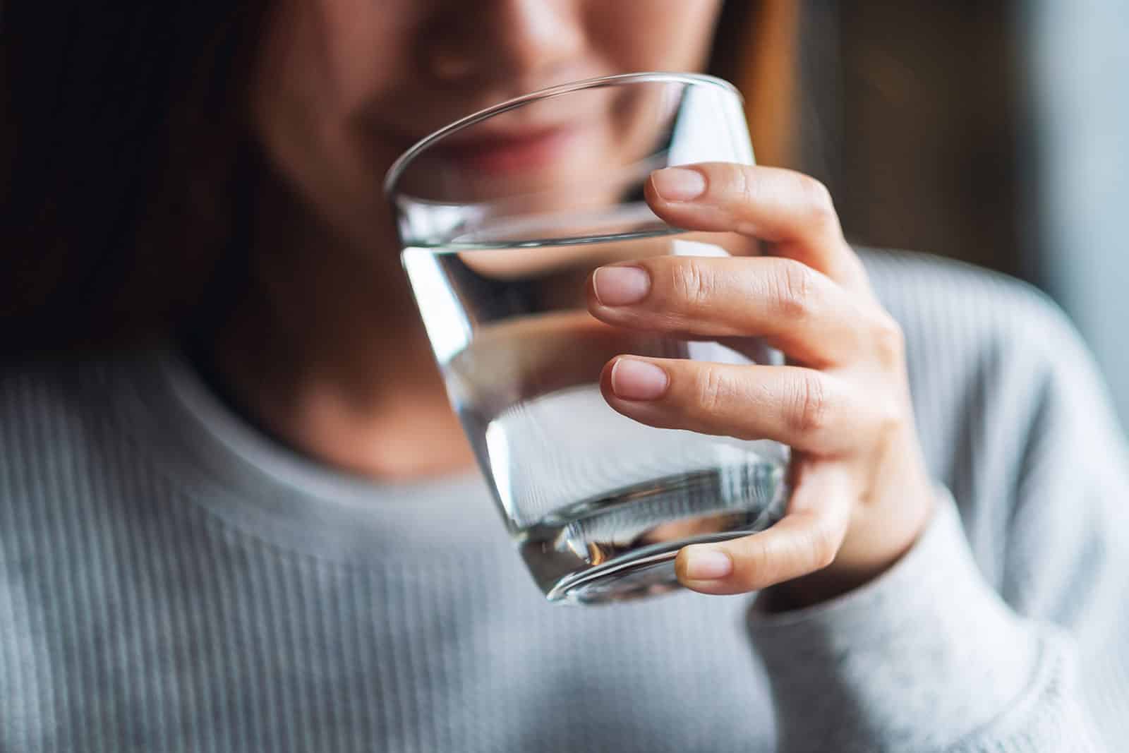 Does drinking water help flush out medication?